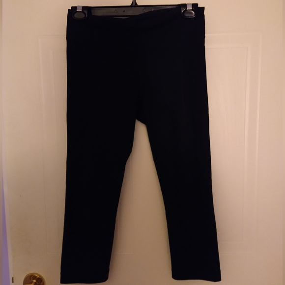 Under Armour black capri leggings, size XS - Picture 1 of 3